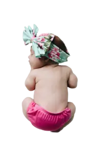 Fit blijven tijdens en na de zwangerschap Bij Tough Mom train je heerlijk in de buitenlucht, gezellig samen met andere zwangere of net bevallen vrouwen en onder professionele begeleiding. Zo wordt er bij Tough Mom bijvoorbeeld rekening gehouden met (het vermijden van) druk op de rechte buikspieren, hartslag, ademhaling, lichaamstemperatuur en het vermijden van explosieve bewegingen. Moeder worden is één van de meest bijzondere gebeurtenissen in je leven. Voor het eerst of niet, dat maakt niet uit. Er groeit een kindje in je. En voor je kindje doe je alles. Je geeft alles. Tough Mom helpt jou ook alles te geven bij het sporten. Heb je het gevoel van ver te moeten komen, heb je klachten of ben je bang iets verkeerds te doen? Bij Tough Mom wordt daar rekening mee gehouden en train je met vrouwen die hetzelfde meemaken.